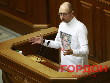 Яценюк заявил о нехватке девяти подписей за отставку Азарова