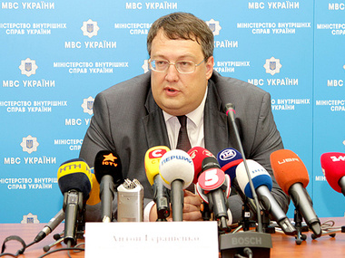 Советник главы МВД Геращенко: Военное положение поможет вернуть мир на Донбассе