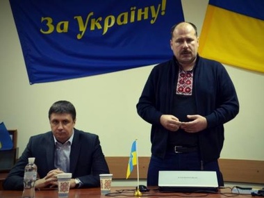 Оппозиционер: Азаров российскими деньгами "заткнет трещины" в Партии регионов