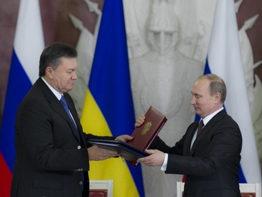 Источник: Путин дал Януковичу скидку на газ в обмен на долю в украинской ГТС
