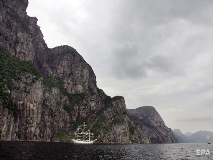 ﻿У Норвегії загорівся туристичний пором, пасажирів евакуювали
