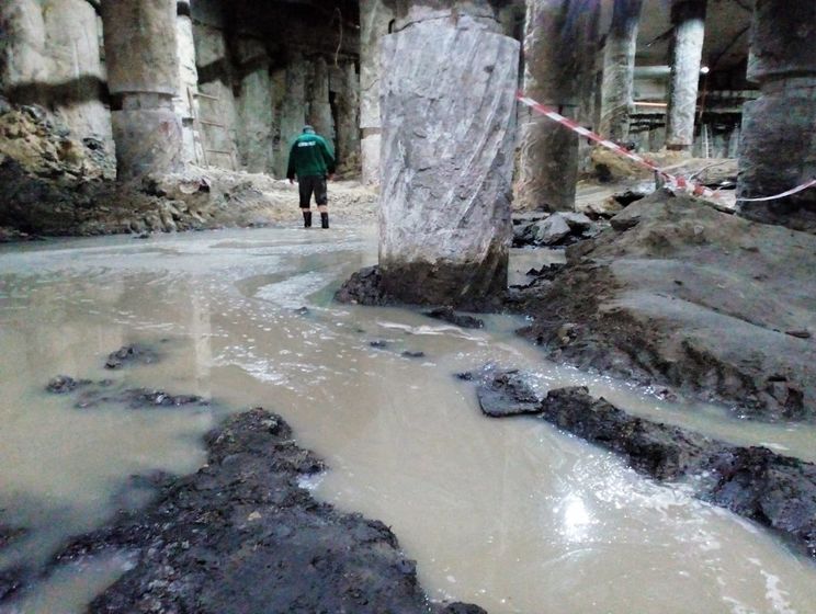 ﻿Розкопки на Поштовій площі в Києві знову затопило