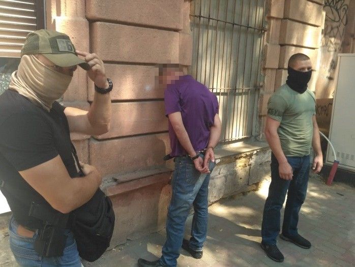 ﻿Чоловік з Одеси продавав боєприпаси через інтернет – СБУ