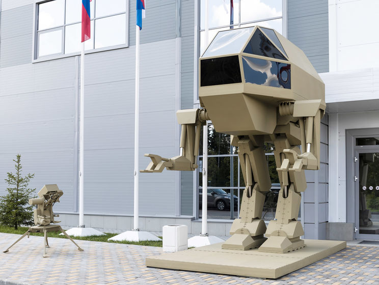 ﻿Російський концерн "Калашников" показав прямохідного робота "Ігорьок"