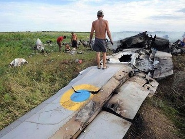 Специалисты пытаются освободить захваченных в плен членов экипажа сбитого Ан-26