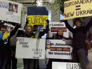Евромайдан пришел под окна Ахметова в Лондоне. Фоторепортаж