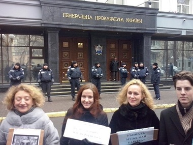 В День адвоката юристы пикетировали Генпрокуратуру. Фоторепортаж