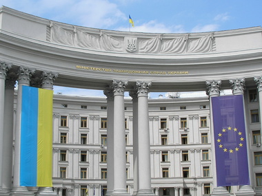 МИД выразил недовольство "активным участием" иностранных чиновников во внутренних делах Украины