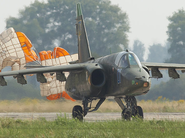 СНБО: Российский самолет сбил украинский Су-25 ракетой