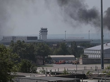 Горсовет: В Донецком аэропорту идет стрельба из тяжелого оружия