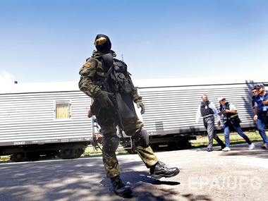 СМИ: Поезд с телами погибших пассажиров рейса MH17 прибудет в Харьков около 12.00