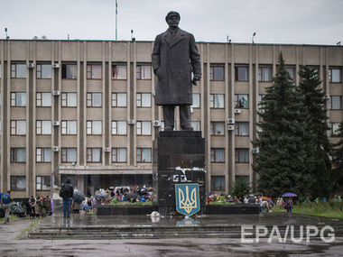 В Донецкой области снесли памятник Ленину. Видео