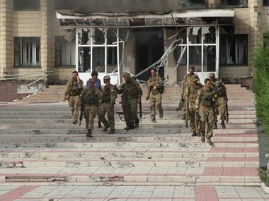 Донецкая ОГА: В Дзержинске из-за обстрела разрушено здание горсовета