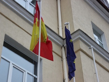 В Ровенской области и на Волыни прокуроры требуют снять флаги ЕС с горсоветов