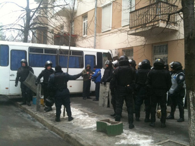 Силовики оцепили квартал у здания МВД