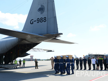 Из Харькова отправили первый рейс с телами пассажиров MH17. Фоторепортаж