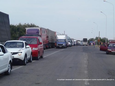 Госпогранслужба: На границе с Крымом &ndash; километровые очереди из машин