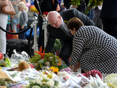 Генерал-губернатор Австралии возложил цветы в аэропорту Схипол в память о погибших в катастрофе Boeing 777. Фоторепортаж