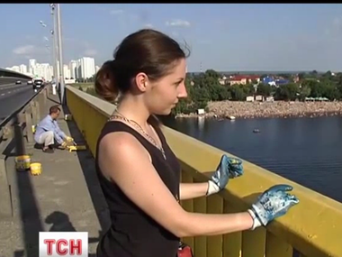 В Киеве Южный мост длиной почти 1,3 км покрасят в национальные цвета