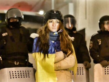 Боец "Беркута" сделал предложение руки и сердца активистке Евромайдана