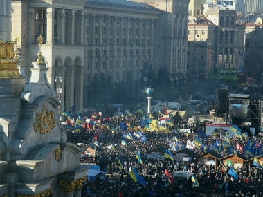 На Евромайдане митингуют несколько сотен тысяч человек