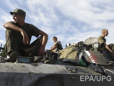 СМИ: Военные уничтожили танк и две фуры боевиков