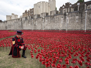 В Лондоне к 100-летию Первой мировой войны "посадили" почти 900 тысяч керамических маков. Фоторепортаж
