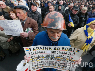 В Киеве открыли выставку евромайдановских касок