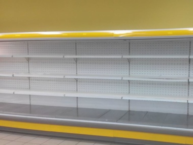 СМИ: В крымских магазинах снова опустели прилавки
