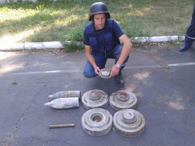 Спасатели обезвредили почти 10 тысяч боеприпасов в Славянске