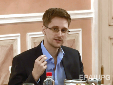 Сноуден получил вид на жительство в России