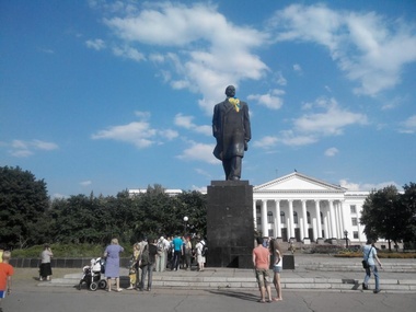 В Краматорске второй раз за месяц не удалось снести памятник Ленину