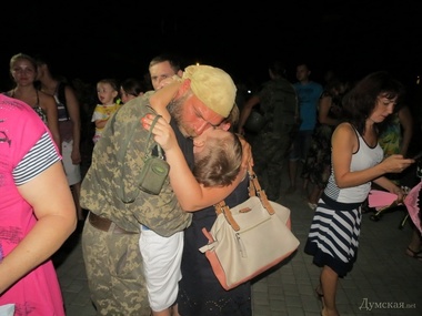 Одесса встретила вырвавшихся из окружения пограничников. Фоторепортаж