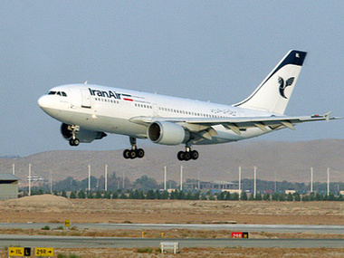 При крушении пассажирского самолета в Иране выжили девять человек