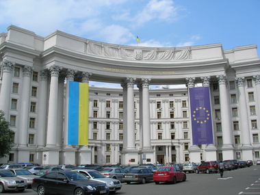 МИД Украины призывает РФ воздержаться от попыток передачи гуманитарных грузов в Украину