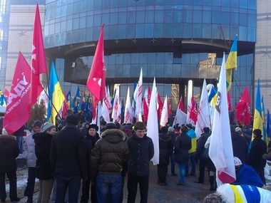 Заседание Киевсовета продлилось 10 минут – в зал ворвалась оппозиция, сессию закрыли