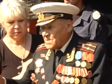 Ветеран Второй мировой обратился к Путину на похоронах своего внука-гвардейца. Видео