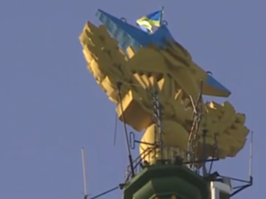 Немцов: Ребят, которые покрасили звезду в цвета украинского флага, хотят посадить за вандализм