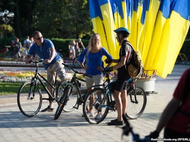 В Киеве организовали велопробег, посвященный Дню Государственного Флага. Фоторепортаж 