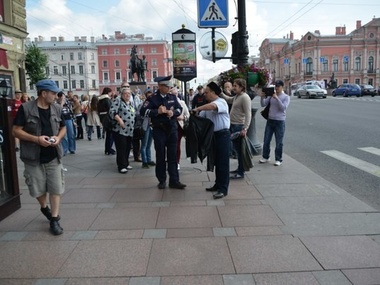 Избитый на проукраинском митинге в Санкт-Петербурге журналист "Эха Москвы" доставлен в больницу