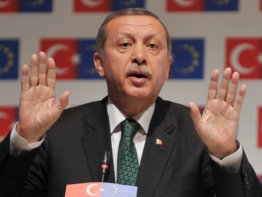 Глава турецкого правительства заменит 10 министров из-за коррупционного скандала