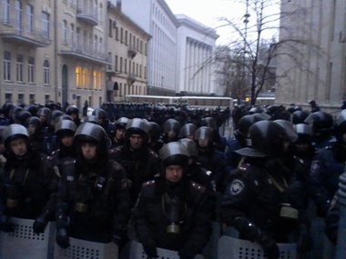Силовики усилили охрану здания Администрации Президента