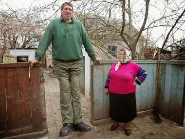 В Житомирской области умер самый высокий человек Украины Леонид Стадник