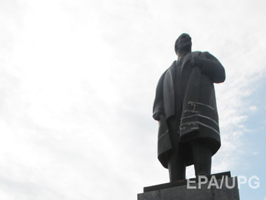 В Харькове разбили три памятника Ленину
