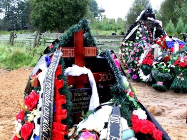 Под Псковом обнаружили еще одну свежую могилу военного, который мог погибнуть в Украине