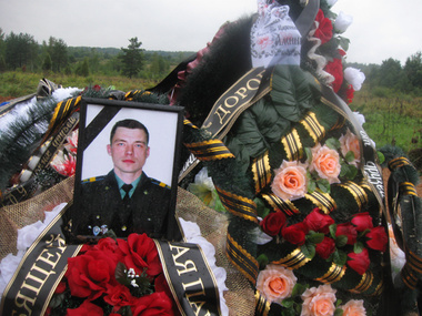 Могила десантника, предположительно погибшего в Украине