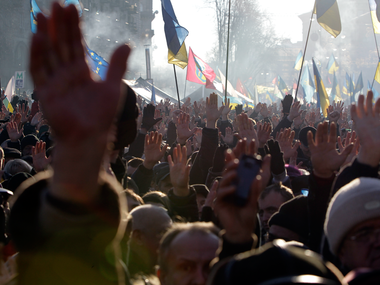 Опрос: 40% россиян считают, что украинцы выходят на Майдан из-за влияния Запада
