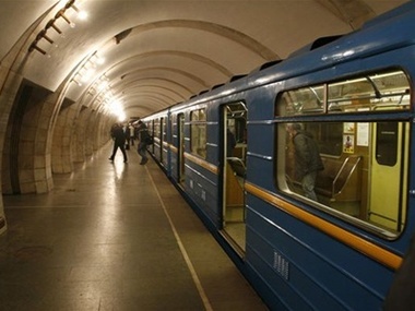 В Киеве станция метро "Вокзальная" закрыта из-за сообщения о взрывчатке
