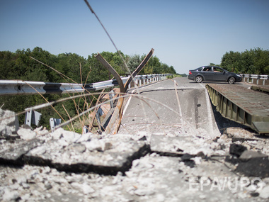 СНБО: Боевики подорвали мост в Донецкой области, другой теракт был предотвращен 