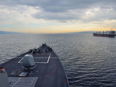 В Черное море войдет ракетный эсминец США